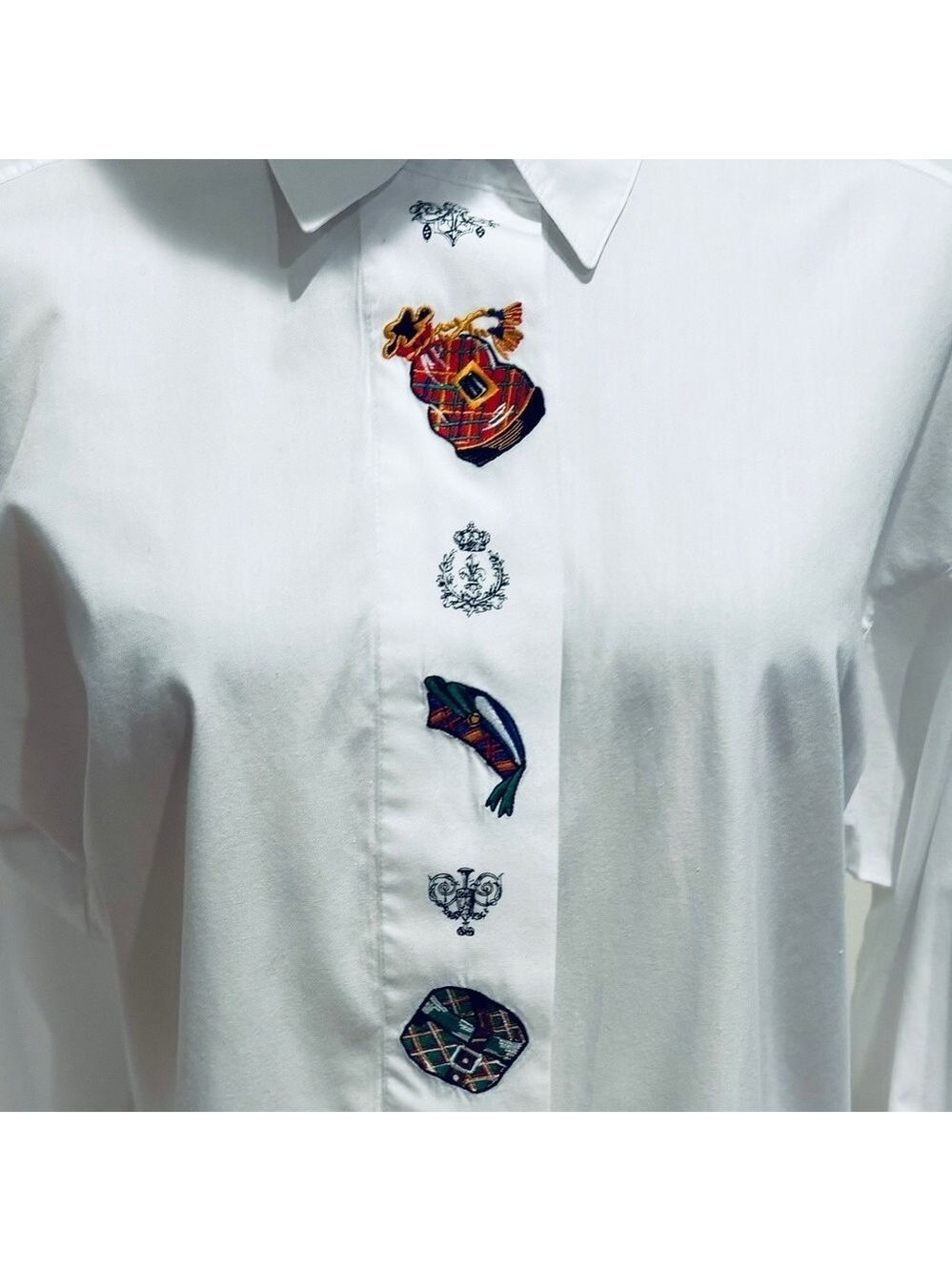90s COTTON WHITE BLOUSE W COLORFUL SCOTTISH THEME APPLIQUES SHORT BISHOP SLEEVES - Picture 7 of 10
